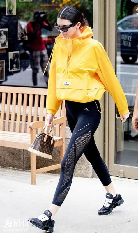 秋季黑色Leggings(紧身裤)的6种时髦穿搭法